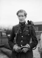 Asisbiz Aircrew SLdr Hugh 'Cocky' Dundas CO of RAF 56Sqn at Duxford Cambridegshire 2nd Jan 1942 IWM CH4545