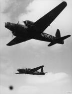 Asisbiz Vickers Wellington Ic RAF 149Sqn OJW and OJN in flight Aug 1940 IWM HU107788