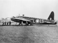 Asisbiz Vickers Wellington RAF 15Sqn LSL R1279 England 1941
