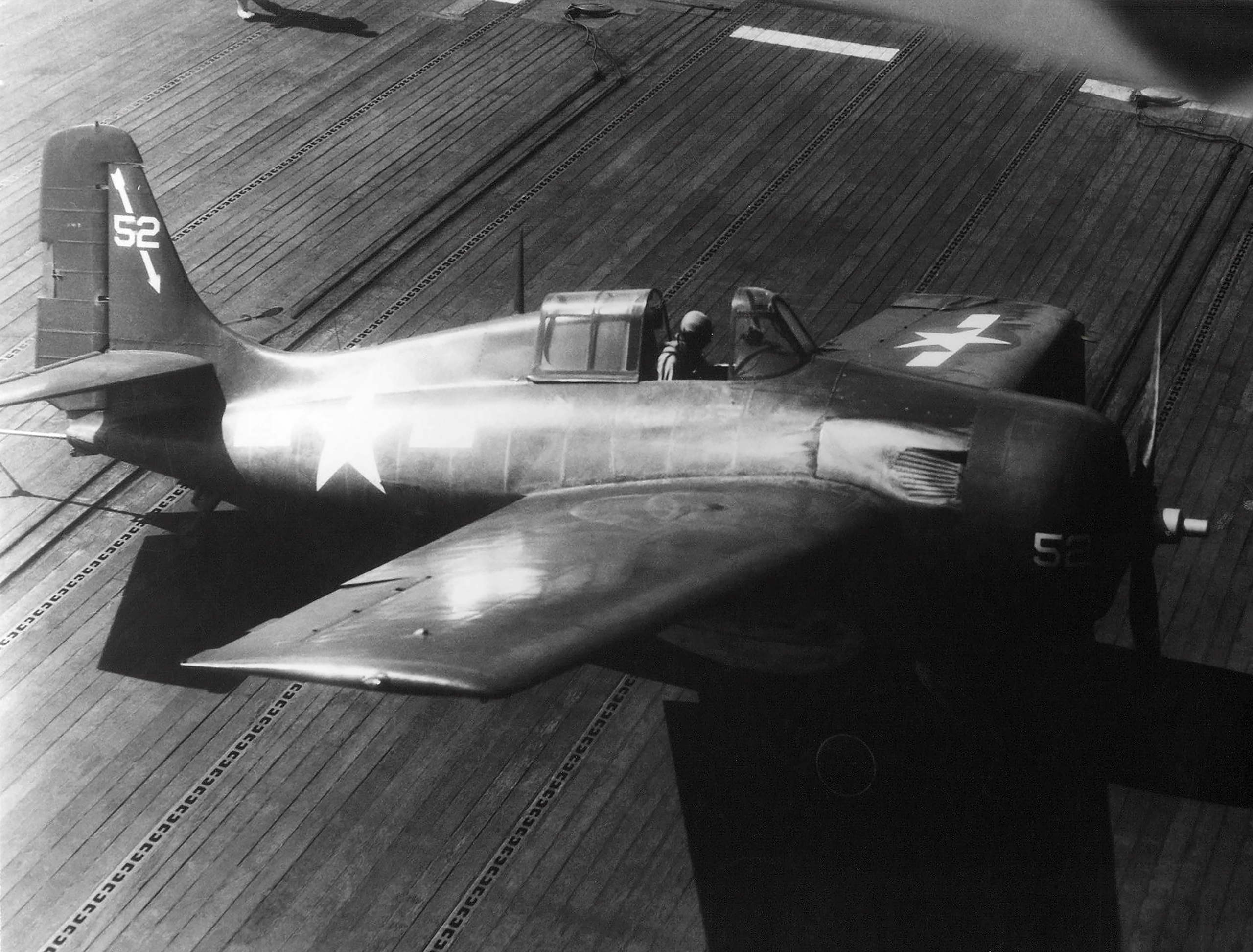 General Motors FM-2 Wildcat VC-27 White 52 landing mishap CVE-78 USS Savo Island 1945 01