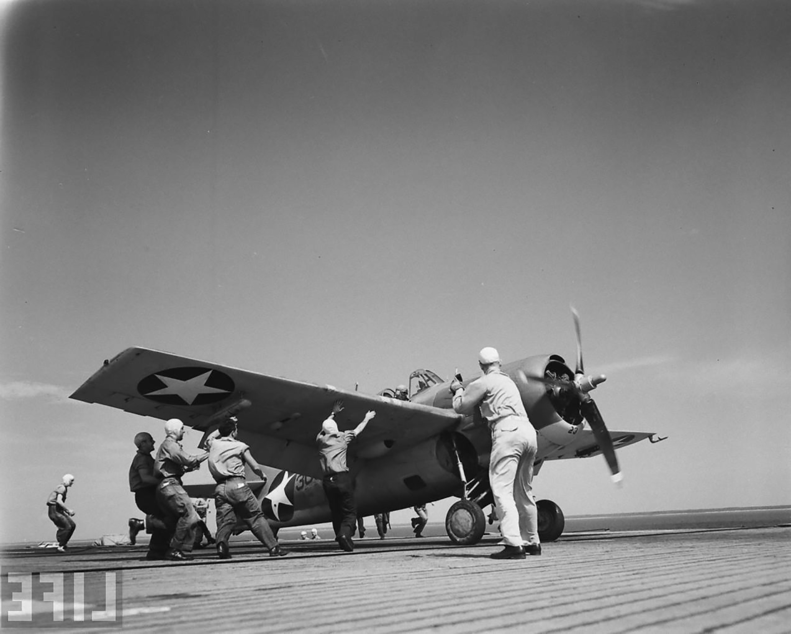 Grumman F4F-3 Wildcat VF-2 Black 23 USN Life photo series 1942 01