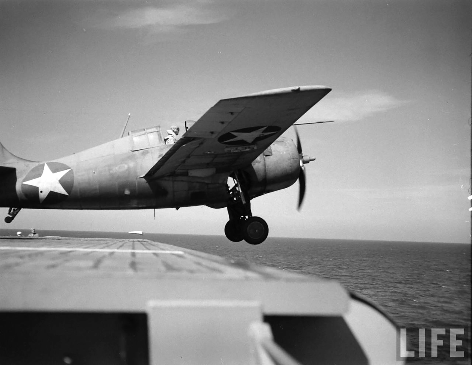 Grumman F4F-3 Wildcat VF-2 USN Life photo series 1942 01