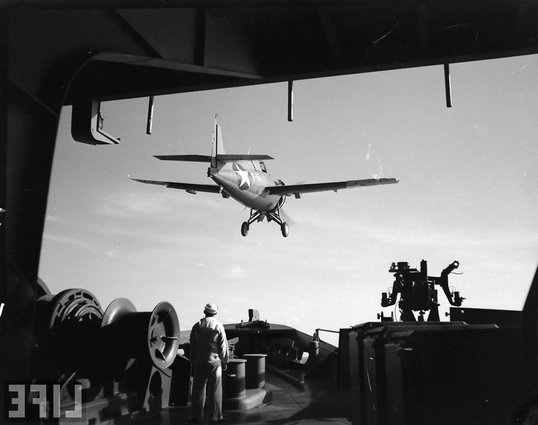 Grumman F4F-3 Wildcat VF-2 White F5 USN Life photo series 1942 01