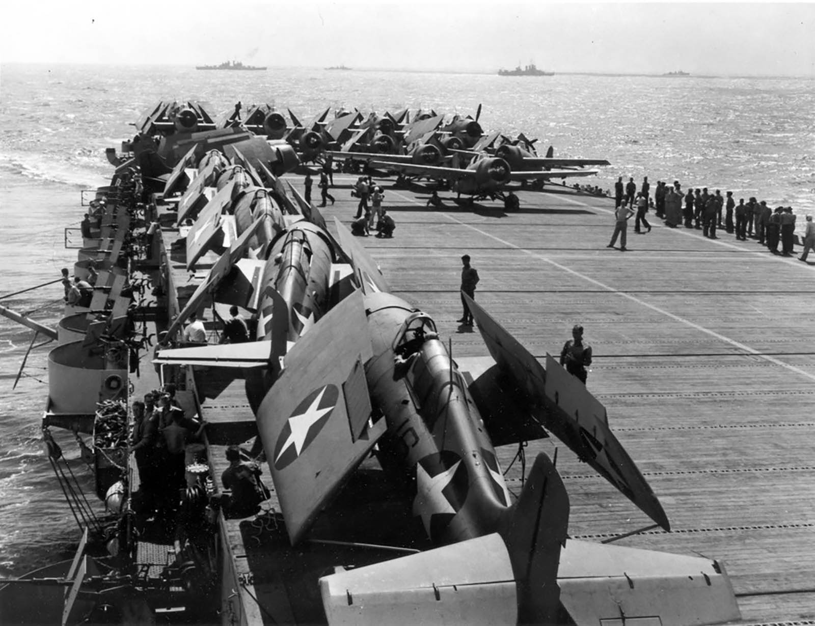 Grumman F4F-4 Wildcat Black 16 and others waiting inline to take off 01