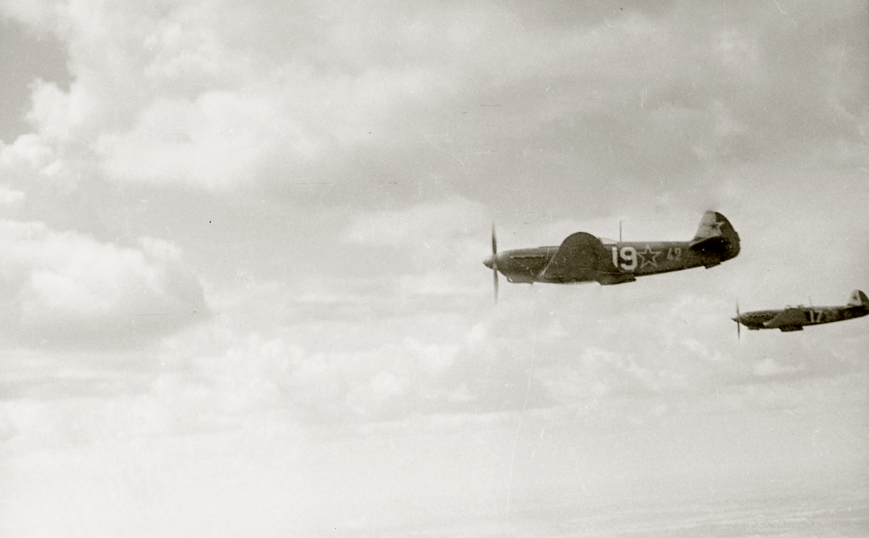 Yakovlev Yak 1B 265IAP 336IAD White 19 and Jak 9 White 17 information over Belorussian Front 01