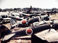 Asisbiz Mitsubishi A6M2 21 Zero JNAF 302 Kokutai 3D 135 with 3D 198 Atsugi airbase Japan Aug 1945 01