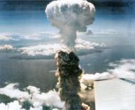 Asisbiz The mushroom cloud from the second atomic bomb Fat Man dropped on Nagasaki on 9th August 1945 ASC2