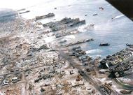 Asisbiz American troops unload supplies from LST's in Leyte Loyte Islnnd PI 22nd Oct 1944 01