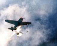 Asisbiz Japanese Zero Kamikaze just before crash diving onto the flight deck of USS Intrepid (CV 11) 25th Nov 1944 NH 62604