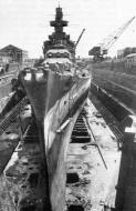 Asisbiz Kriegsmarine battleship KMS Gneisenau in drydock Brest France 1941 03