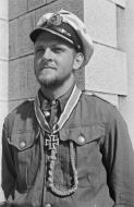 Asisbiz German U boat submarine U 552 Commander Erich Topp awarded the Knight's Cross of the Iron Cross (Ritterkreuz) 04