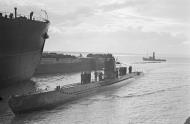 Asisbiz German U boat submarine U 93 Commander Horst Elfe and crew returns to Saint Nazaire 1941 02