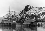 Asisbiz Kriegsmarine German Navy Schnellboot torpedo boats nested alongside their tender at Kirkenes Norway NH 71372