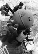 Asisbiz Kriegsmarine German Navy mine laying from a (Minenschiffe) mine layer in Norwegian waters during WWII NH 71333