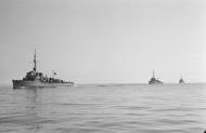 Asisbiz Kriegsmarine German Navy minesweepers protect the submarine U 552 as it returns to the port of Saint Nazaire 04
