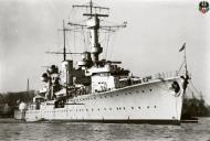 Asisbiz Kriegsmarine Deutschland light cruiser class KMS Koenigsberg starboard side ebay 02