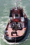 Asisbiz Tugboat Angelina C IMO 9240081 escorting MS Sea Princess Venezia Veneto Italy Aug 2011 04