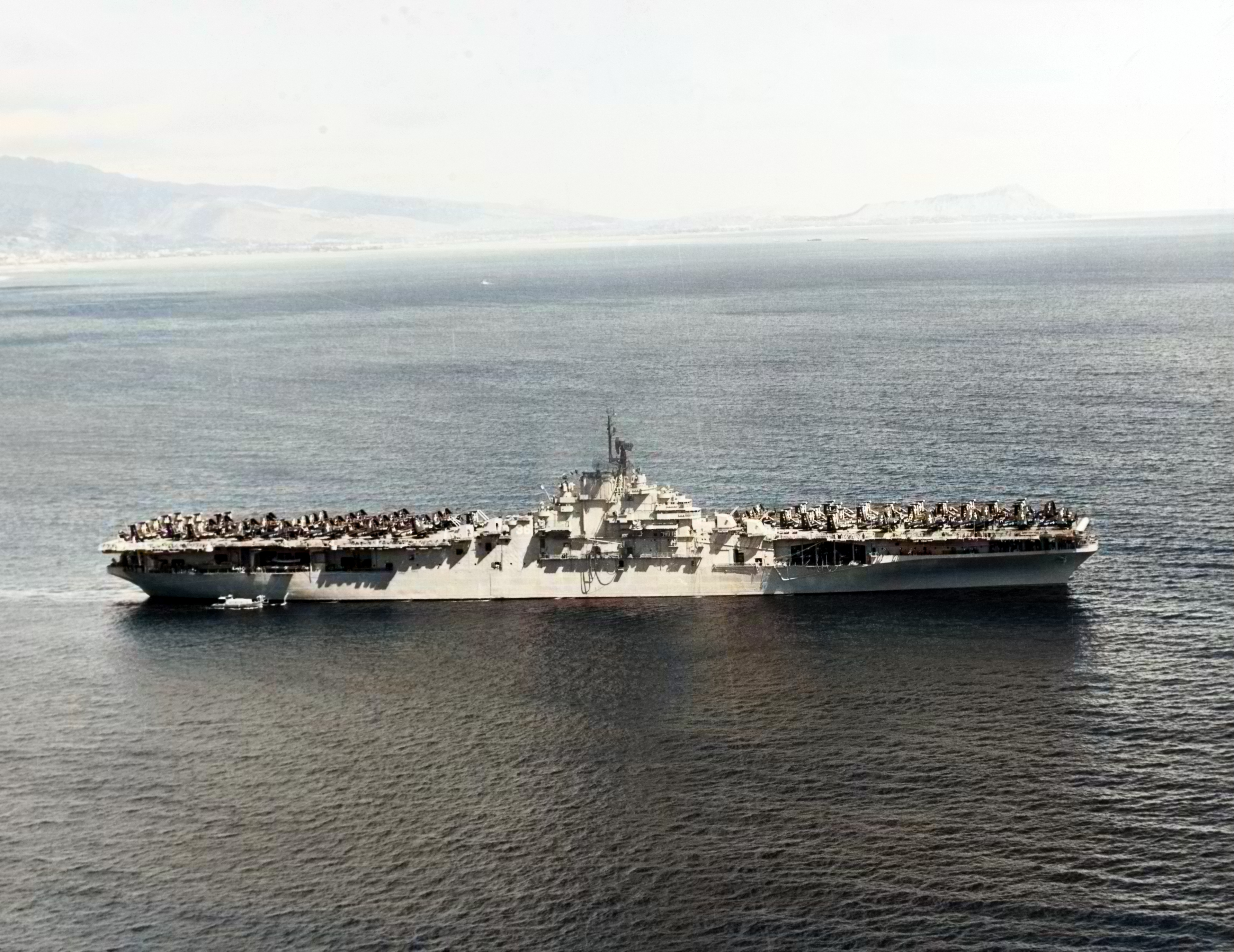 Asisbiz USS Antietam (CV-36) off Pearl Harbor Oahu Hawaii enroute to Korea 26th Sep 1951 80 G 442409