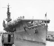 Asisbiz USS Bataan (CVL 29) in the Miraflores Locks while transiting the Panama Canal 9–11 Oct 1945 04