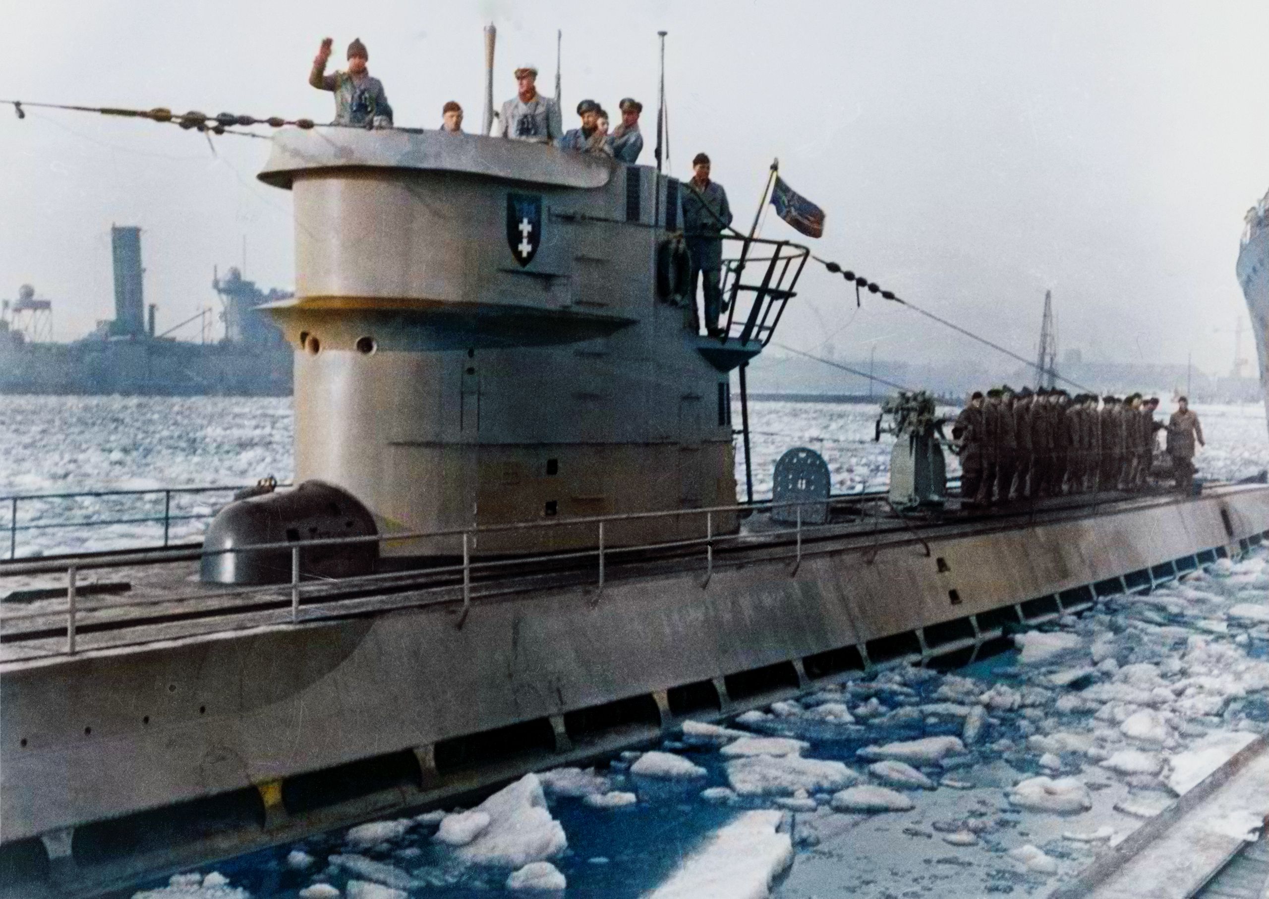 Asisbiz German type IX submarine docking at Tromso Norway during World War II NH 71374