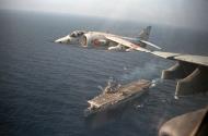 Asisbiz Hawker Siddeley AV 8S Matador flys over Spanish aircraft carrier Dedalo (R01) in the Mediterranean Sea 1st June 1988