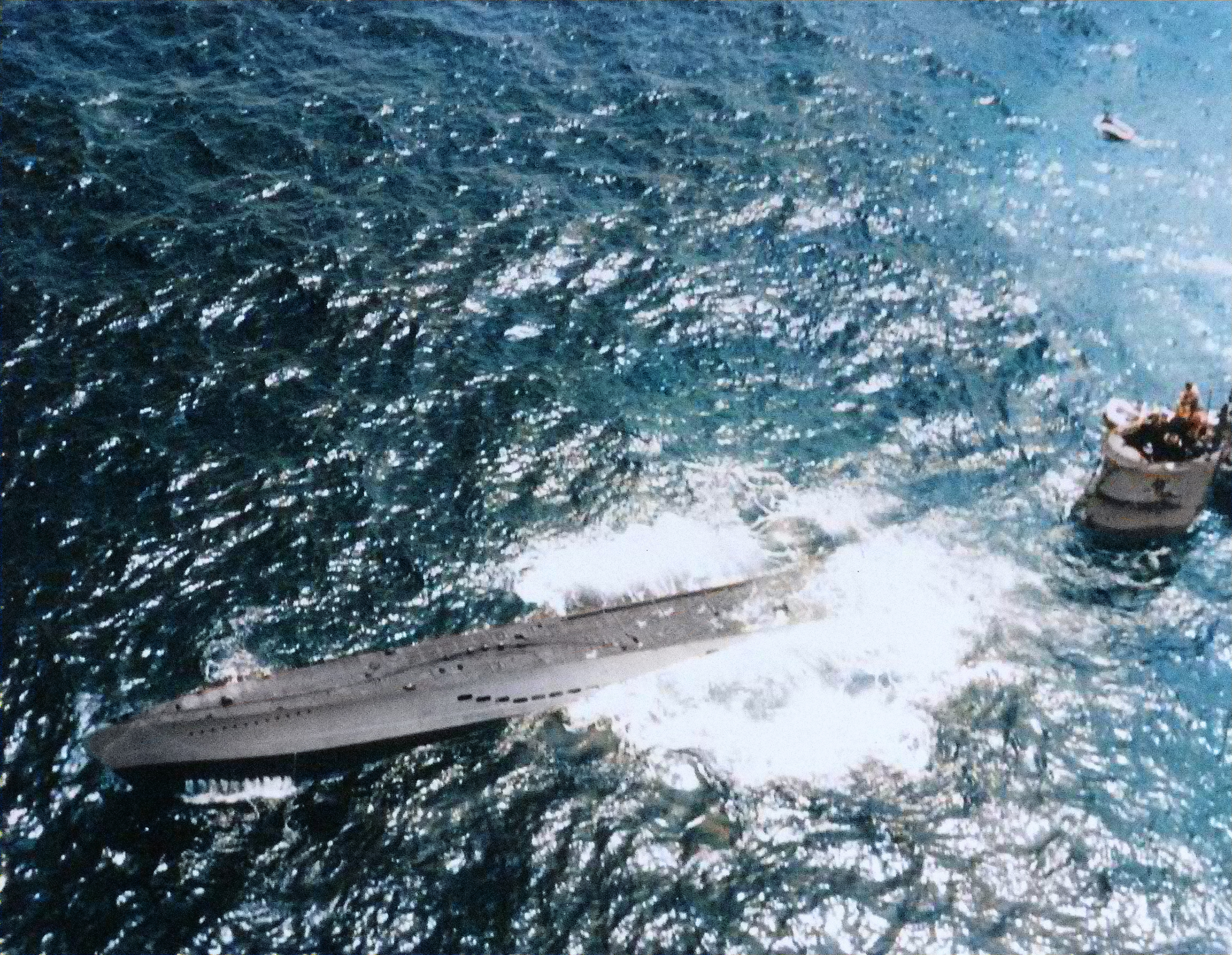 Asisbiz German submarine U 664 sank by planes from USS Card (CVE-11) north of the Azores 9th Aug 1943 80 G 79390