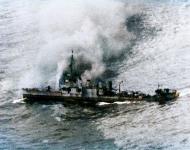 Asisbiz USS Borie (DD 215) abandoned and sinking after receiving mortal damage from German submarine U 405 on 2nd Nov 1943 80 G 85280
