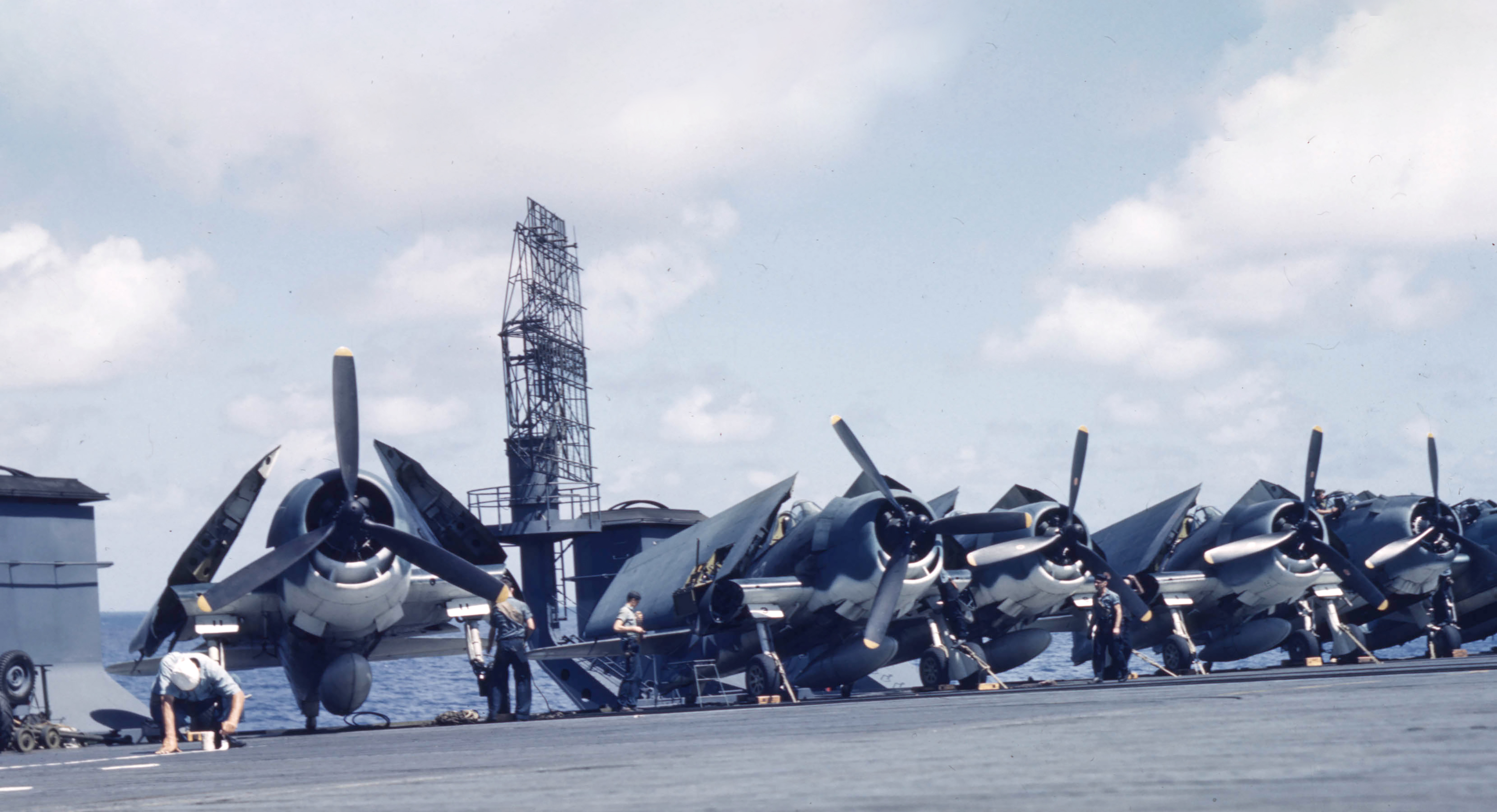 Asisbiz USS Cowpens (CVL 25) flight deck and bridge with F6F Hellcats lined up 1943 80 GK 664