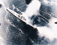 Asisbiz Japanese Heavy cruiser Chikuma during the Rabaul raid photo from a USS Saratoga (CV 3) SBD scout 5th Nov 1943 80 G 89107