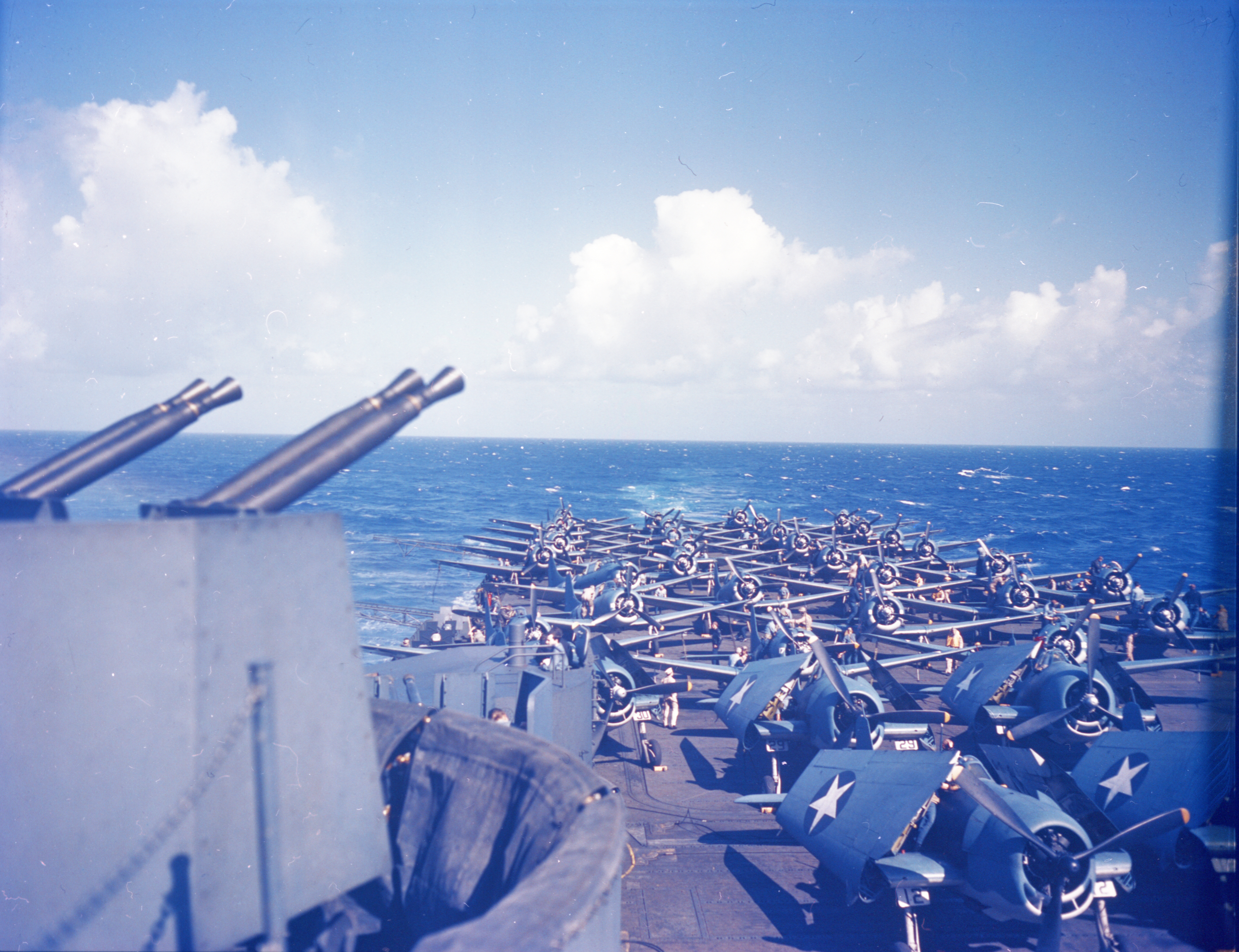 Asisbiz USS Essex (CV-9) flight deck with F6F 3 Hellcats and SBD 4 Dauntlesses 20th Mar 1943 80 GK 698