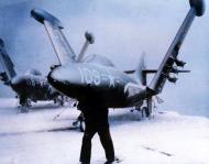 Asisbiz USS Essex (CV 9) flight deck wait for snowy weather to break of Korea 18th Jan 1952 80 G 437711
