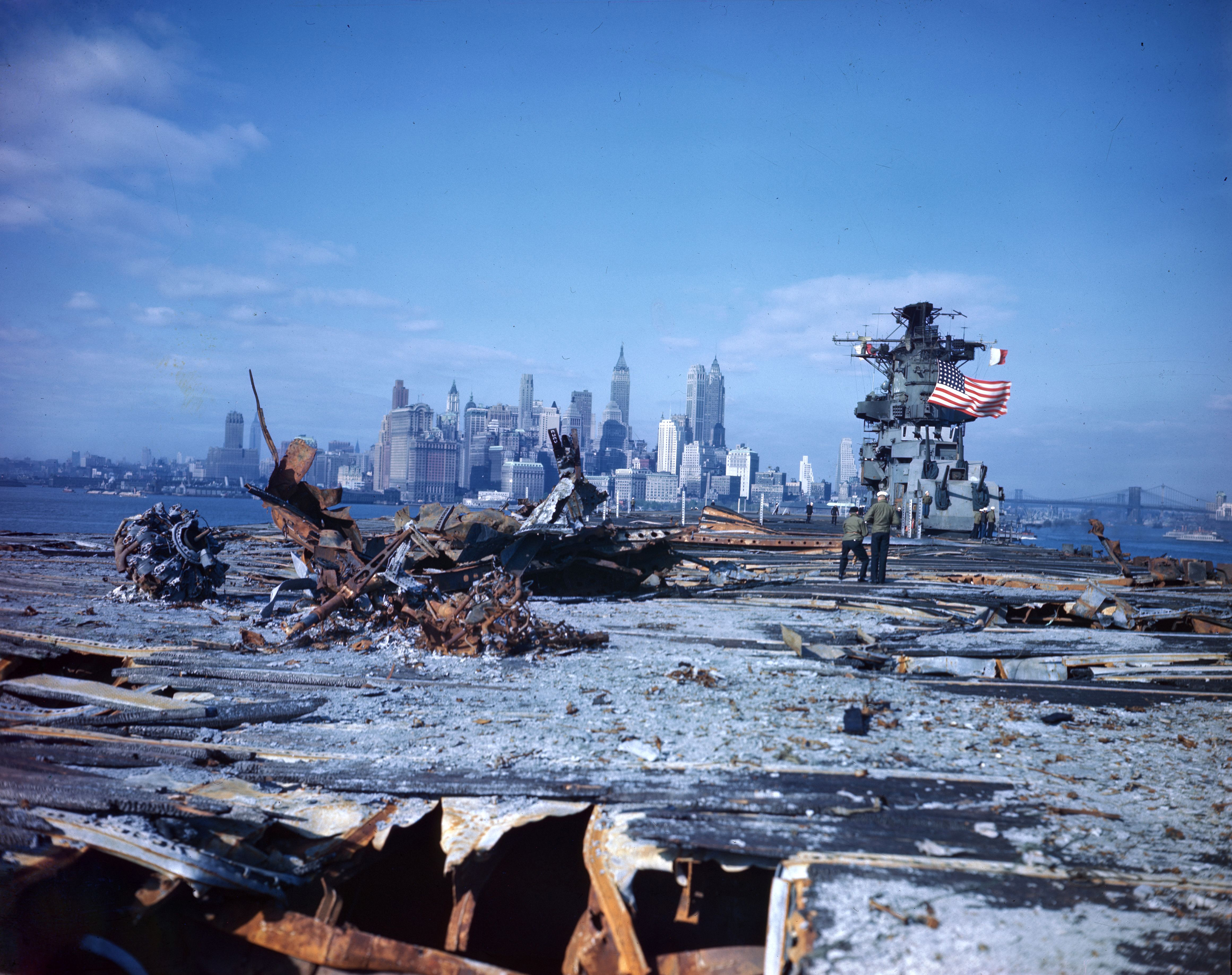 USS Franklin (CV 13) returning to Brooklyn Navy Yard for repairs following Jap bomb hit on 19th Mar 1945 80 GK 4761