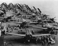 Asisbiz USS Franklin (CV 13) AG13 F6F 5 Hellcats on deck 01