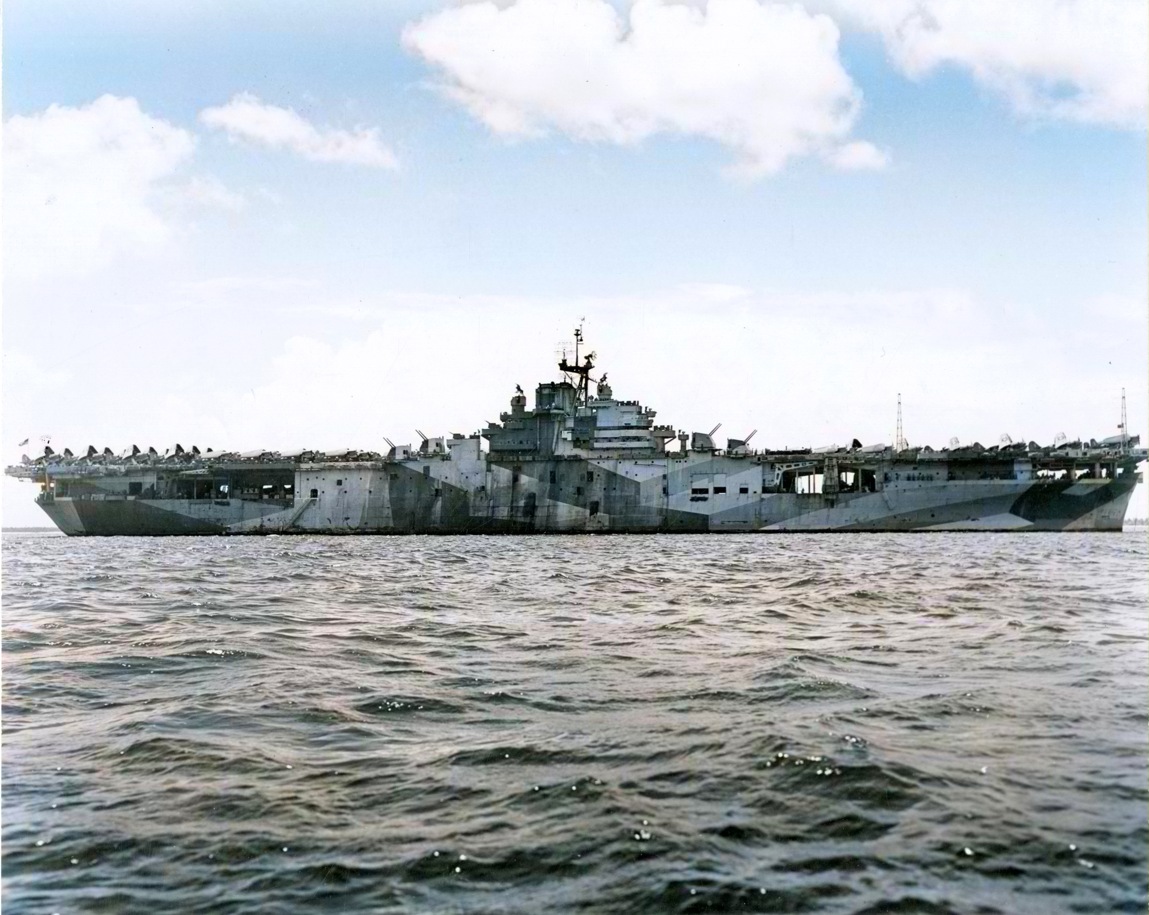 Asisbiz USS Hornet (CV-12) photographed 29th May 1944 80 G 242589