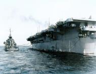 Asisbiz USS Sigsbee (DD 502) refueling along the port side of USS Independence (CV 22) 30th April 1943 03