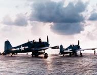 Asisbiz USS Lexington II (CV 16) Grumman F6F 3 Hellcats VF 16 on the flight deck 12th Nov 1943 80 G 236848