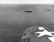 Asisbiz USS Lexington II (CV 16) is in center turning into the wind to recover planes Gilberts 23rd Nov 1943 80 G 204929