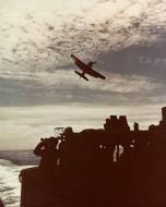 Asisbiz USS Randolph (CV 15) Grumman F6F Hellcat coming into landing May 1945 80 G K 5376
