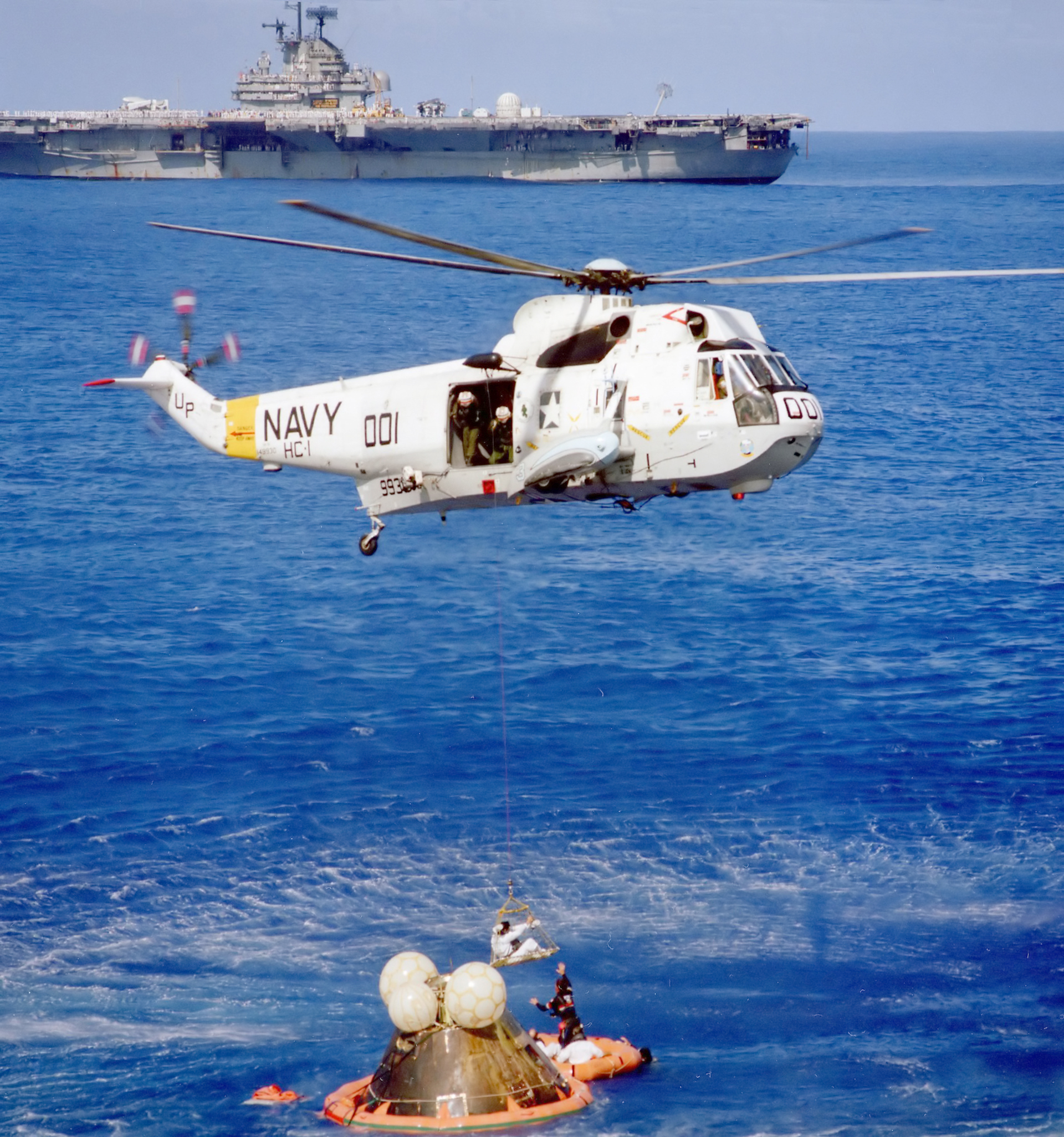 Asisbiz USS Ticonderoga (CVS 14) during the Apollo 17 recovery S72 55974