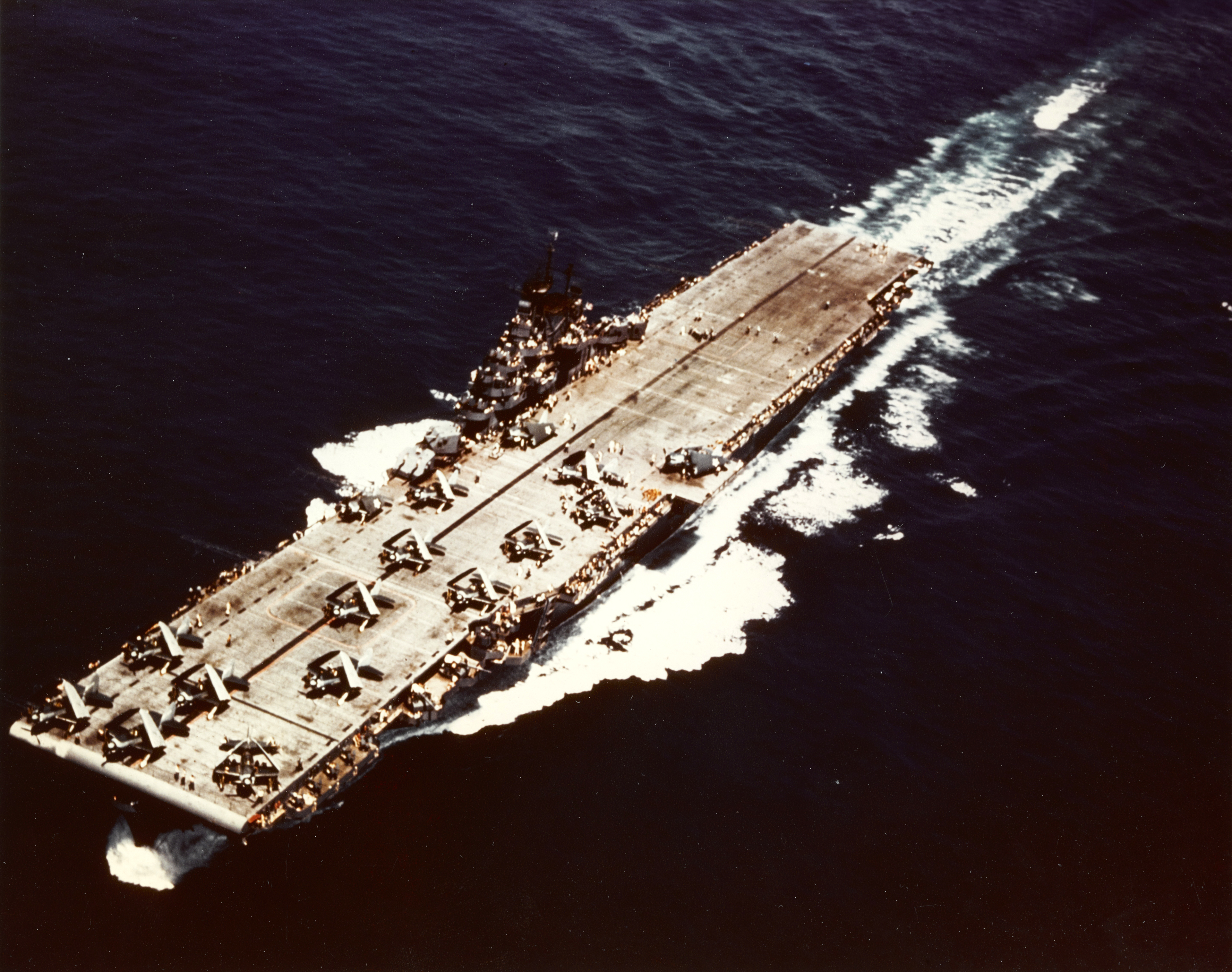 Asisbiz USS Yorktown II (CV-10) underway during her shakedown cruise in mid 1943 80 G K 14379